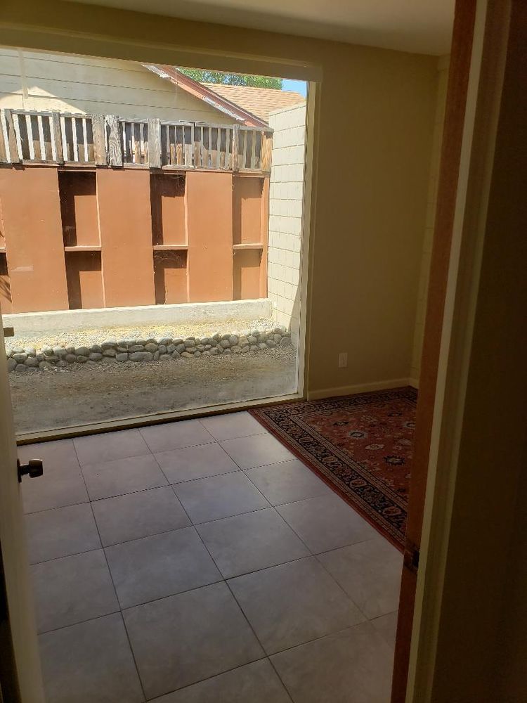 1321 Paradise Ln, Los Banos, CA 93635
